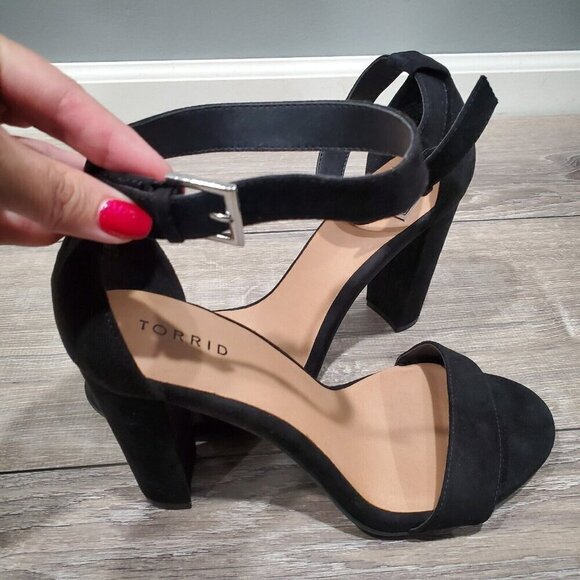 Torrid Womens Sz 10.5W Black Block Heels Open Toe Ankle Straps Suede 4 Inch Heel - Picture 10 of 13